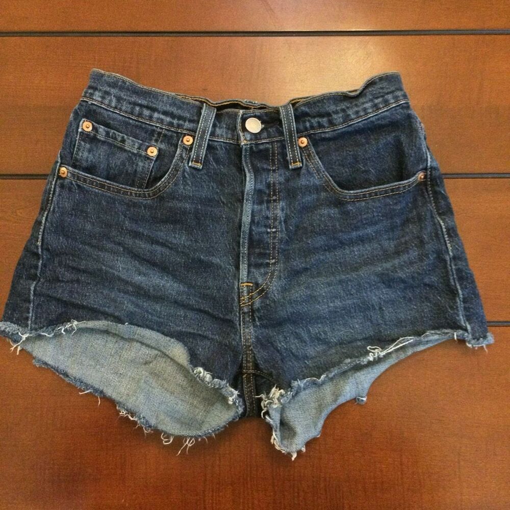 Levi’s 501 shorts buttonfly 26 Jean shorts jorts blue dark wash